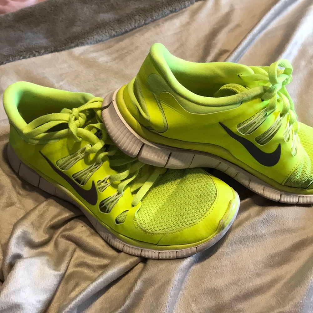 lightly worn nikes!!